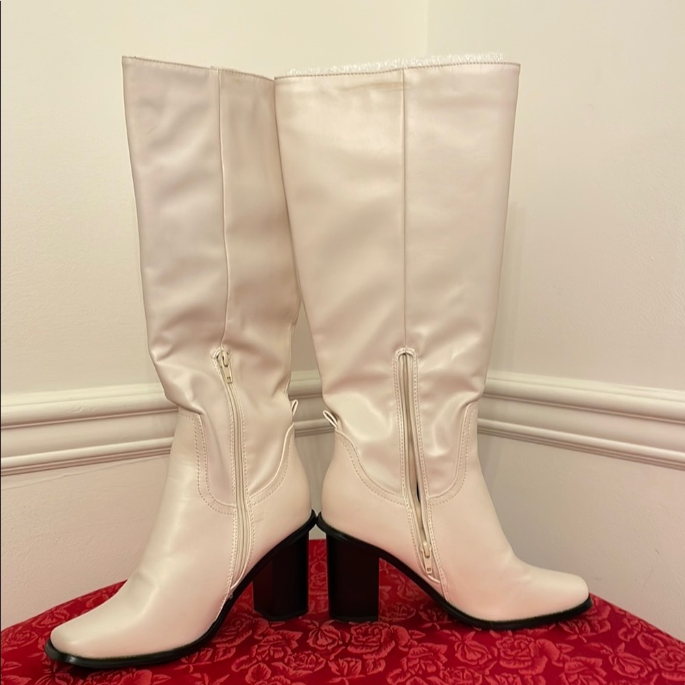 French Connection White Heeled Boots Elegant Design